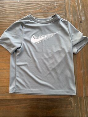 Nike Gray Short Sleeve Dri-FIT Tee with White Swoosh - Youth Size Small